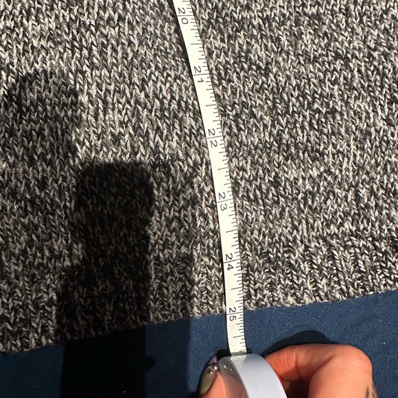 Woolrich Black & White Patterned Cardigan Sweater w Skiers - Picture 7 of 10